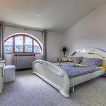 Apartman As With Swimming Pool And A Large Yard *