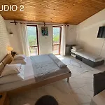 As With Swimming Pool And A Large Yard Апартаменты Брибир