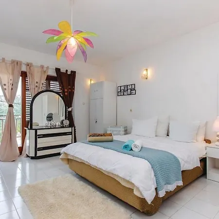 Lejlighed As With Swimming Pool And A Large Yard