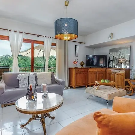 Lejlighed As With Swimming Pool And A Large Yard *