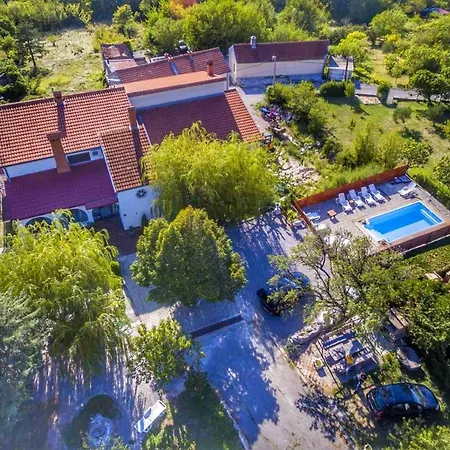 Lejlighed As With Swimming Pool And A Large Yard *