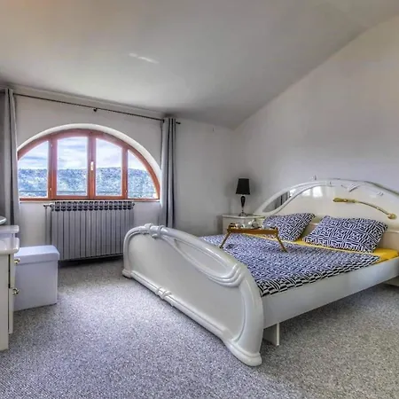 Lejlighed As With Swimming Pool And A Large Yard *