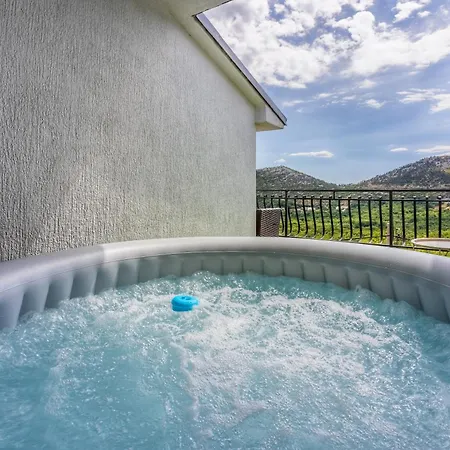 Apartman As With Swimming Pool And A Large Yard Bribir (Primorje-Gorski Kotar)