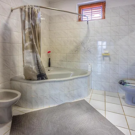 As With Swimming Pool And A Large Yard Apartman Bribir